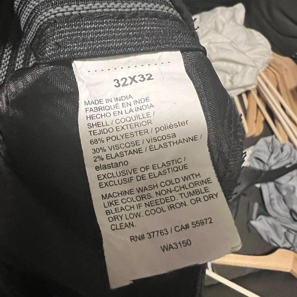 Perry Ellis Men’s Slim Fit Stretch Dress Pants | Size: Medium | Colour: Black - Picture 4 of 4